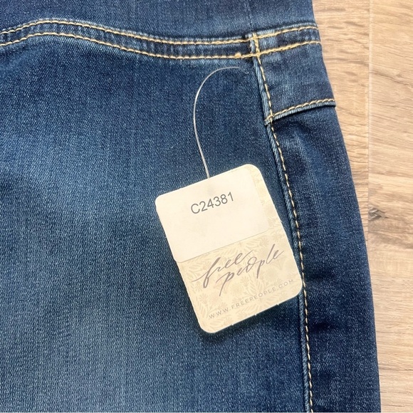 Free People We The Free In My Feelings Mid Rise Crop Boot Jean Size M #C24381 - Picture 2 of 9